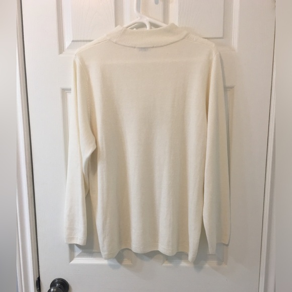 Soft white knit sweater - Picture 4 of 6